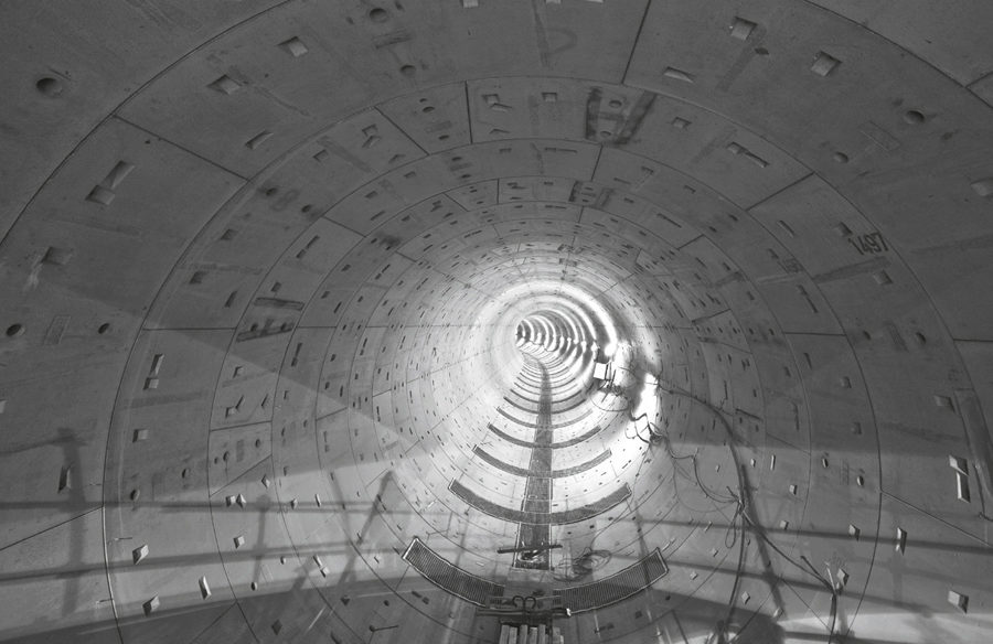 Tunnelvortrieb, Blick in die aufgefahrene Röhre, Photo: Implenia / Susan Feind