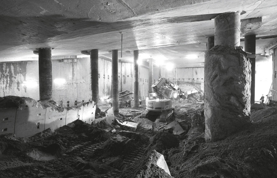 View of the cover construction, subterranean excavation with demolition of the tunnel, photo: Implenia / Susan Feind