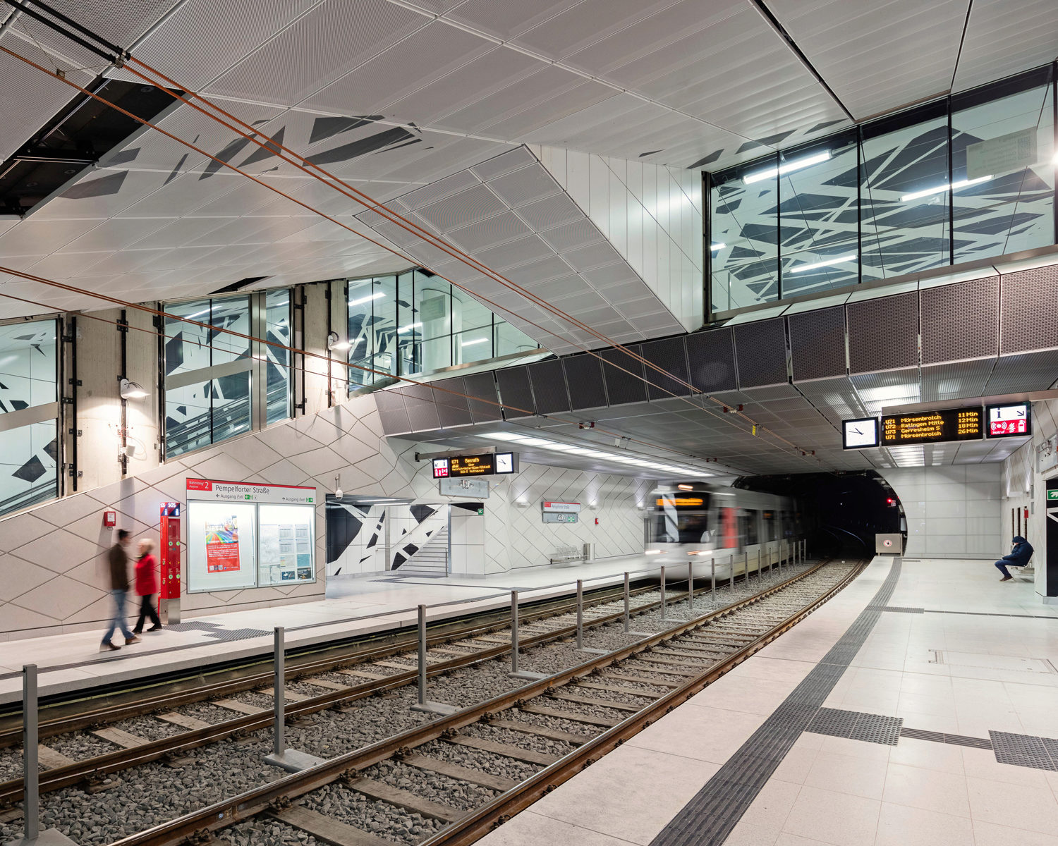 Wehrhahnlinie Duesseldorf, Stations, Pempelforter Strasse, Heike Klussmann, netzwerkarchitekten, Photo Joerg Hempel